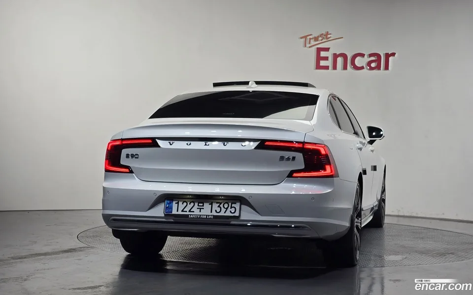 Volvo S90 B6 AWD 2024 — thumbnail 4