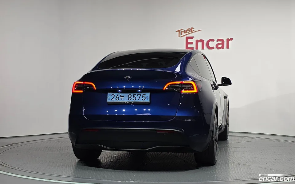 Tesla Model Y RWD 2025 — thumbnail 4