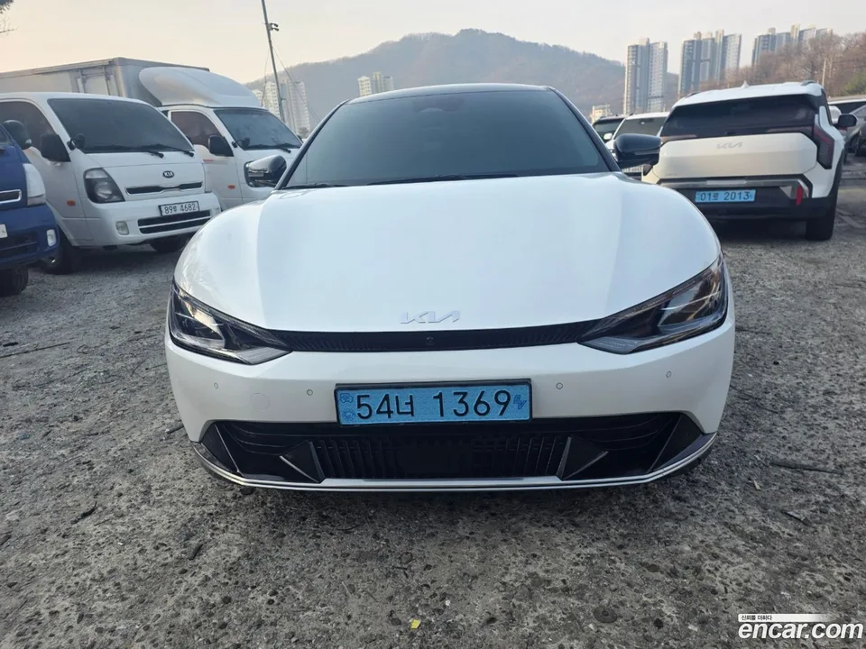 Kia EV6 4WD 2022 — photo 1, buy with delivery to Moscow
