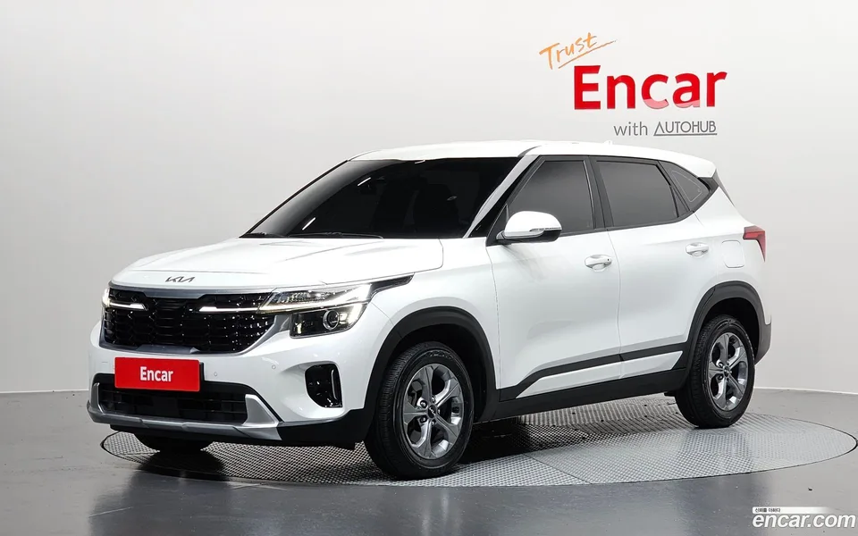Kia Seltos 1.6 2WD 2023 — photo 1, buy with delivery to Moscow