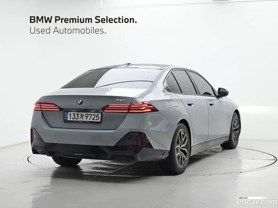 BMW 5 Series 520i M 2024 — thumbnail 2