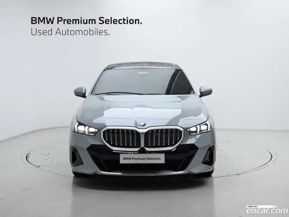 BMW 5 Series 520i M 2024 — thumbnail 3