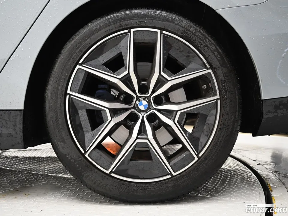 BMW 5 Series 520i M 2024 — thumbnail 5