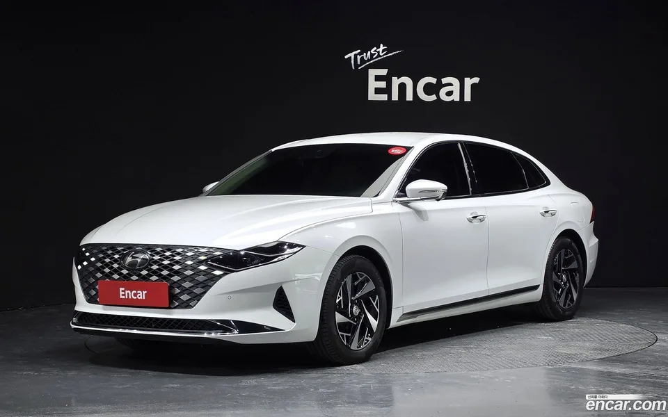 Hyundai Grandeur IG Hybrid 2022 — photo 1, buy with delivery to Moscow