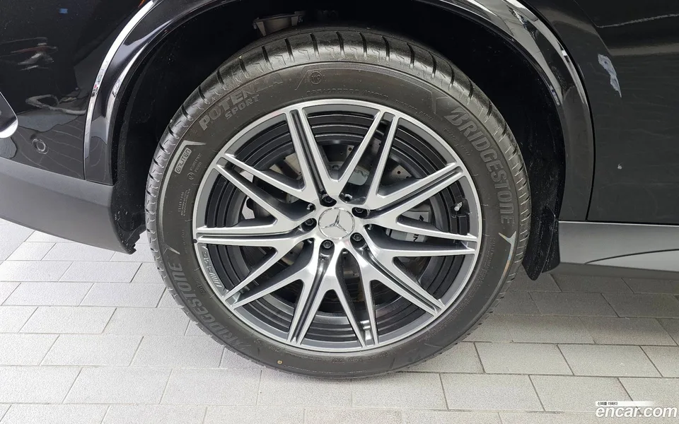 Mercedes-Benz GLC-Class AMG GLC43 4MATIC 2025 — thumbnail 5