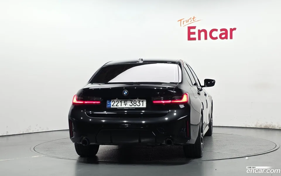 BMW 3 Series 320i M 2024 — thumbnail 4