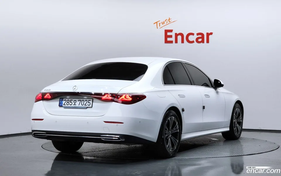 Mercedes-Benz E-Class E200 2024 — photo 1, buy with delivery to Moscow