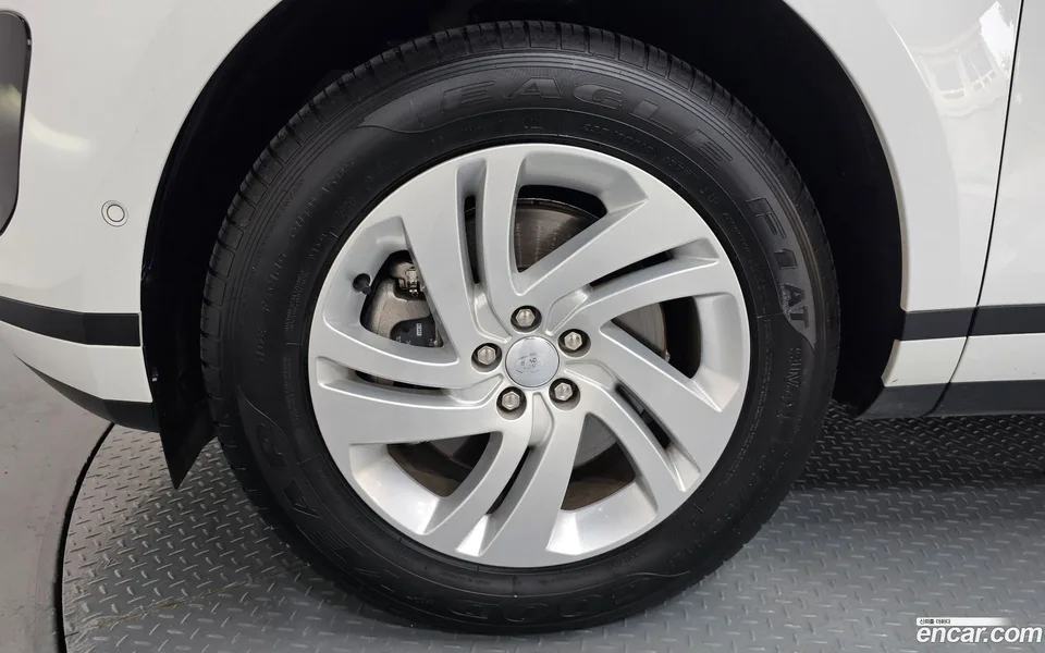 Land Rover Range Rover Evoque P250 S 2025 — thumbnail 2