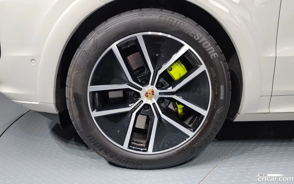 Porsche Cayenne 3.0 S E- 2024 — thumbnail 5