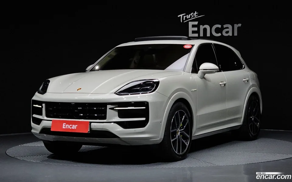Porsche Cayenne 3.0 S E- 2024 — photo 1, buy with delivery to Moscow
