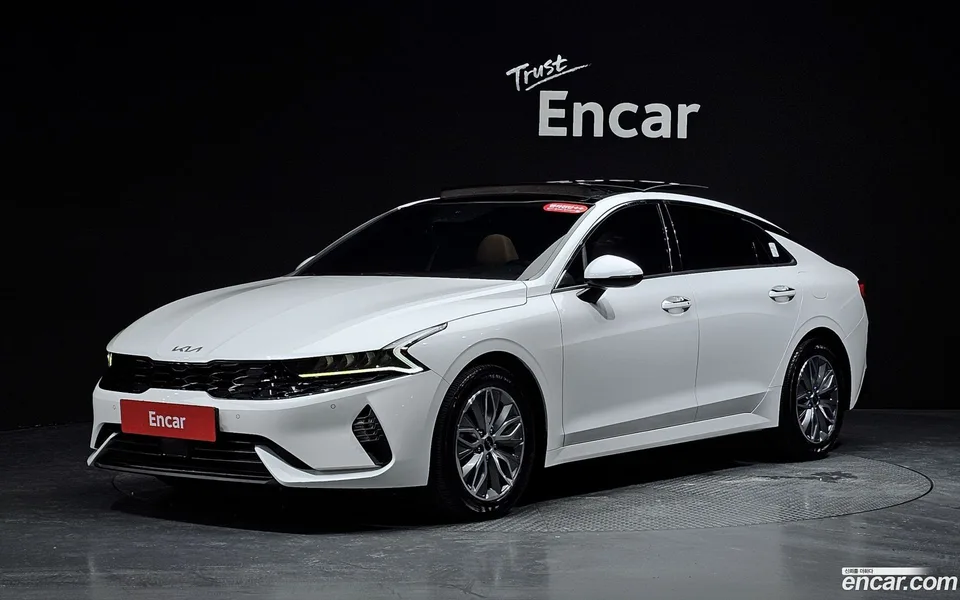 Kia K5 Hybrid 2023 — фото 1, купить с доставкой в Москву