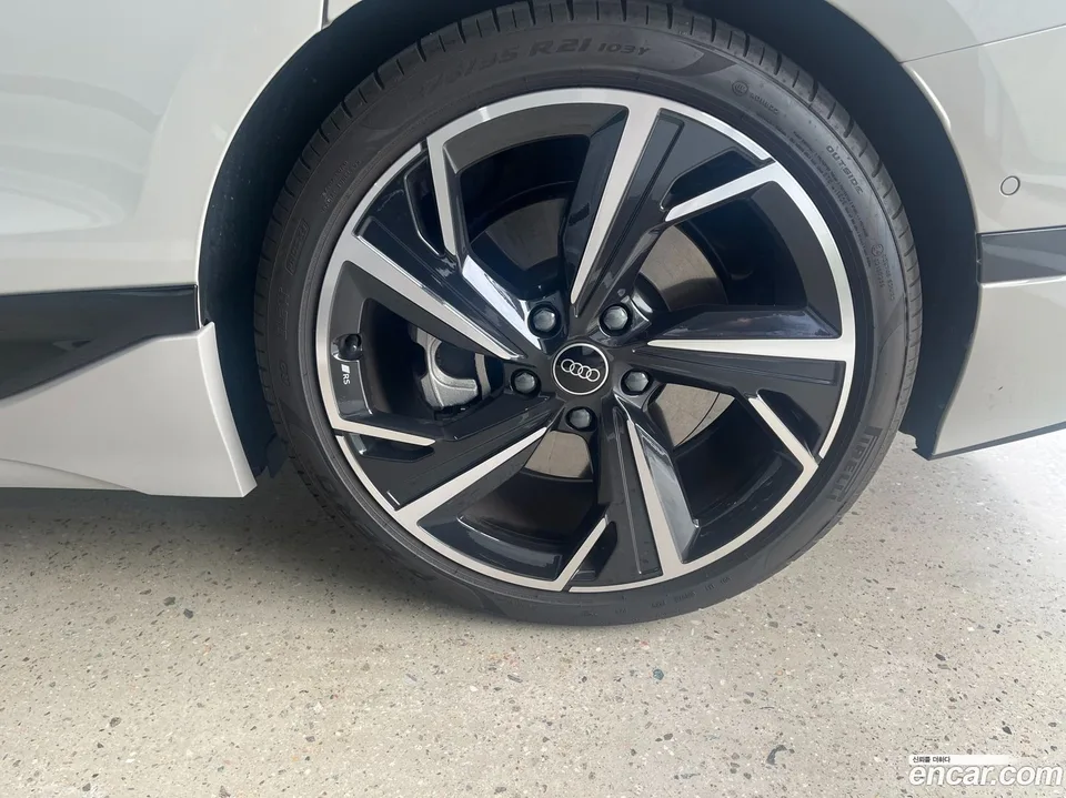 Audi A6 e- S Line 2025 — thumbnail 5