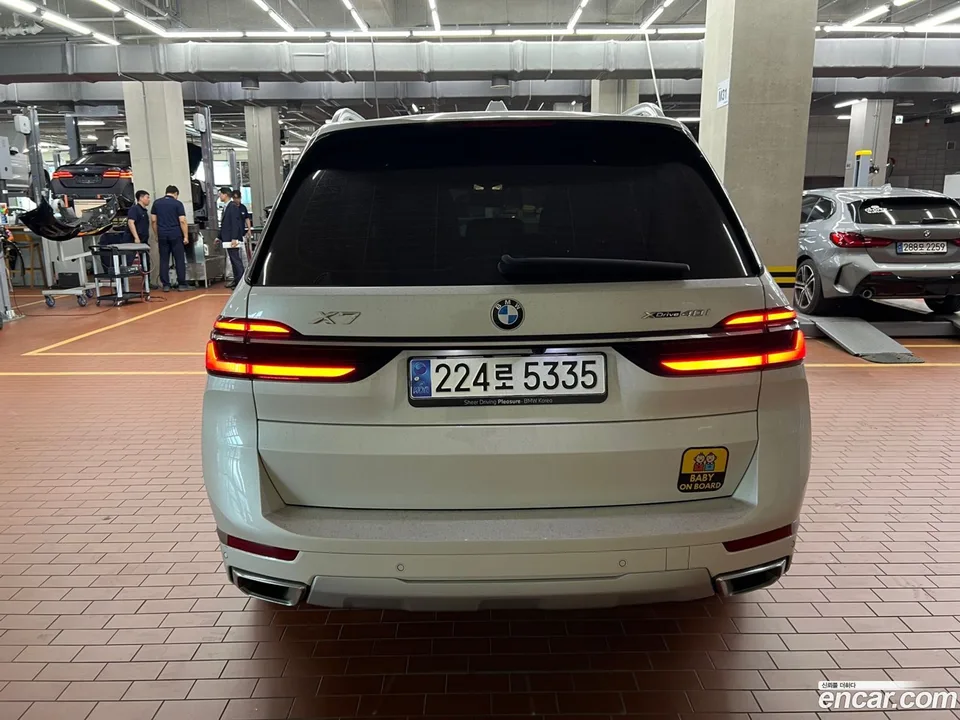 BMW X7 xDrive 40i 7 2023 — thumbnail 4