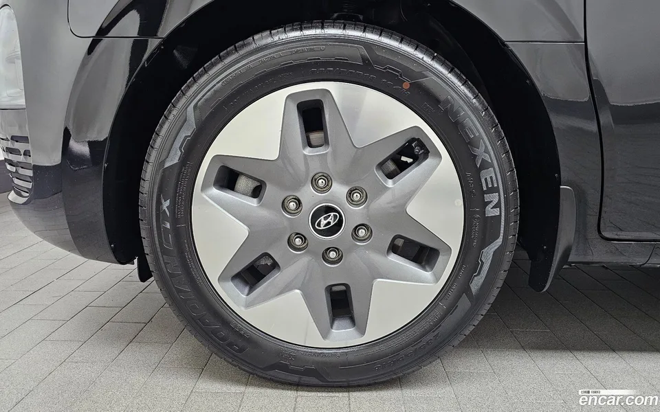 Hyundai Staria 9 2023 — thumbnail 2
