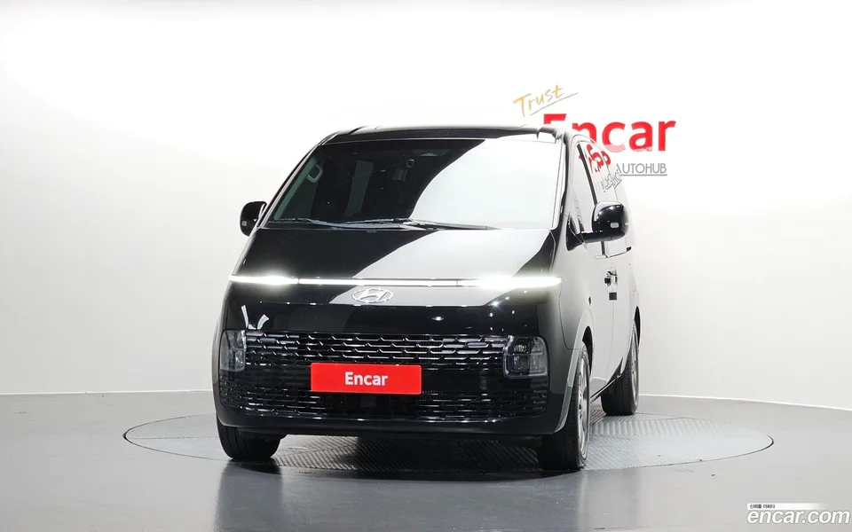 Hyundai Staria 9 2023 — thumbnail 3