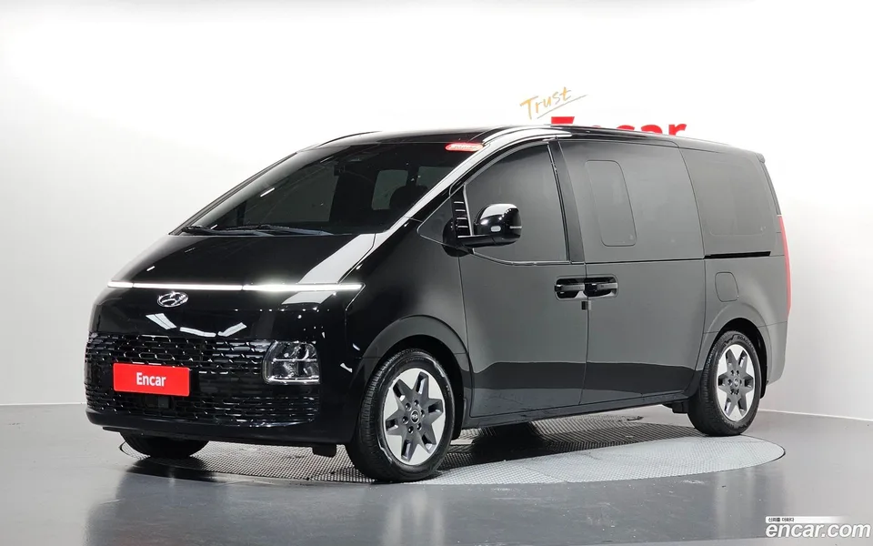 Hyundai Staria 9 2023 — photo 1, buy with delivery to Moscow