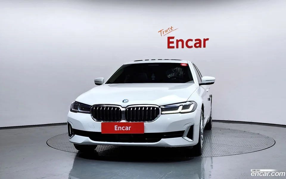 BMW 5 Series 530e 2022 — thumbnail 3