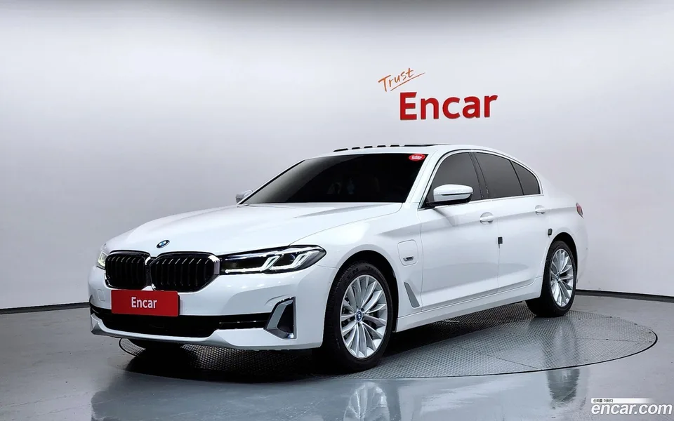 BMW 5 Series 530e 2022 — photo 1, buy with delivery to Moscow