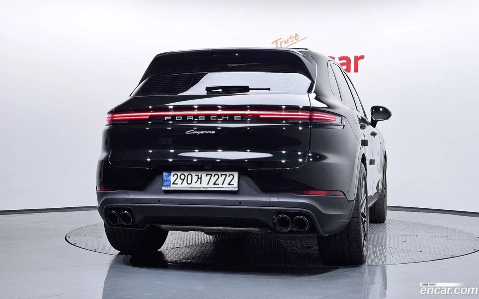 Porsche Cayenne 3.0 E- 2024 — миниатюра 4