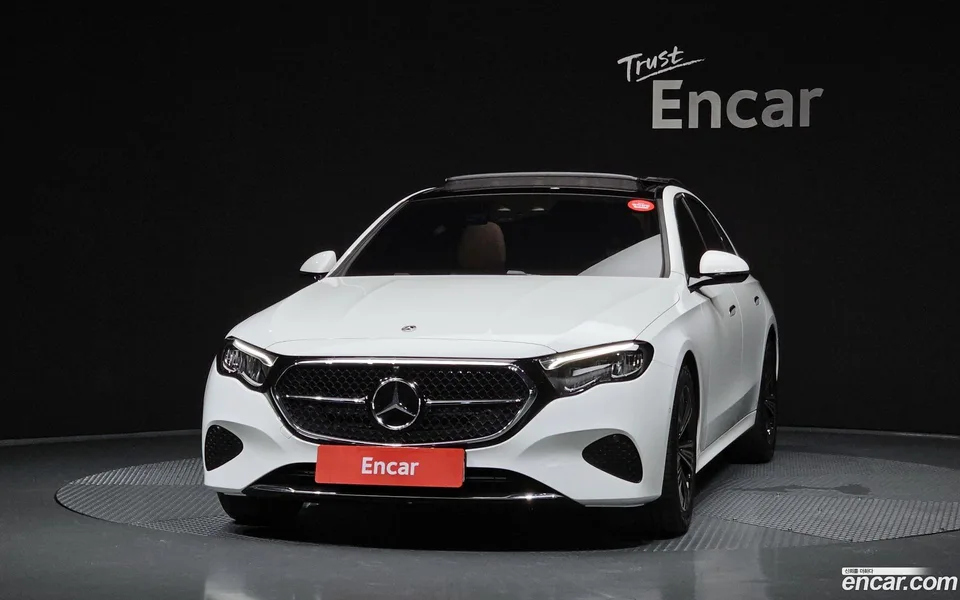 Mercedes-Benz E-Class E200 2025 — thumbnail 3
