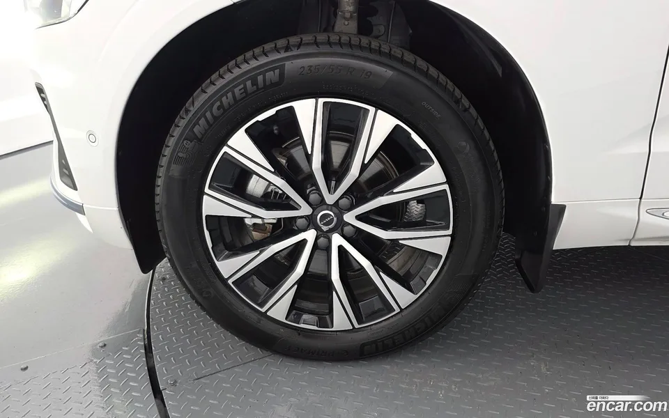 Volvo XC60 B5 2024 — thumbnail 2