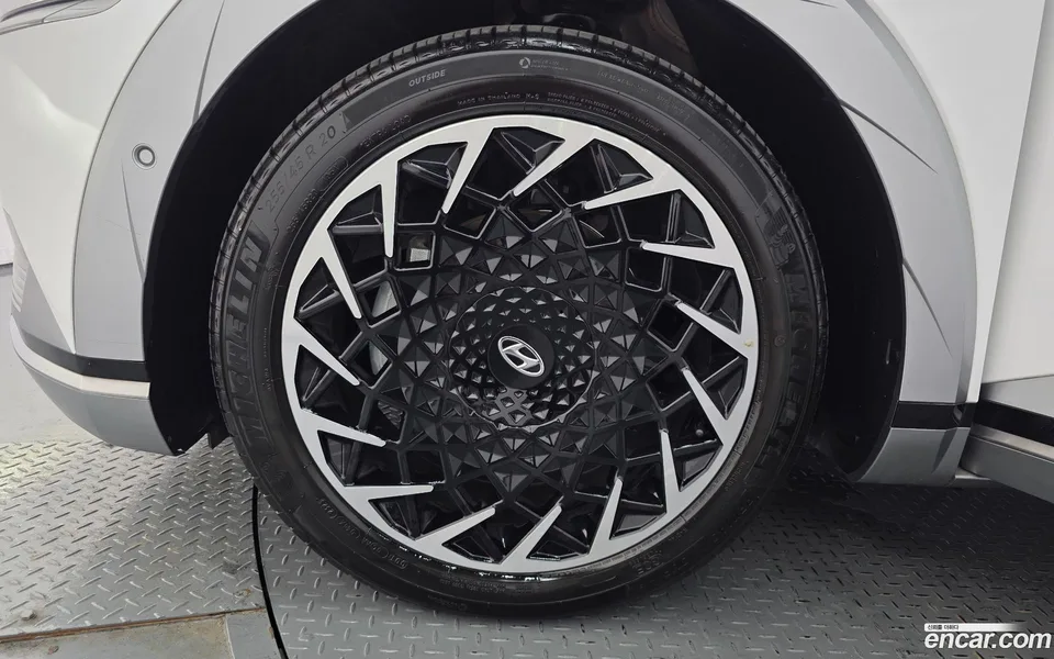 Hyundai Ioniq 5 2024 — thumbnail 5