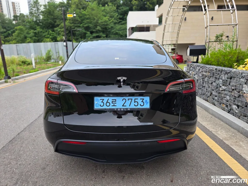 Tesla Model Y RWD 2023 — thumbnail 4