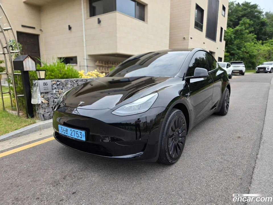 Tesla Model Y RWD 2023 — photo 1, buy with delivery to Moscow