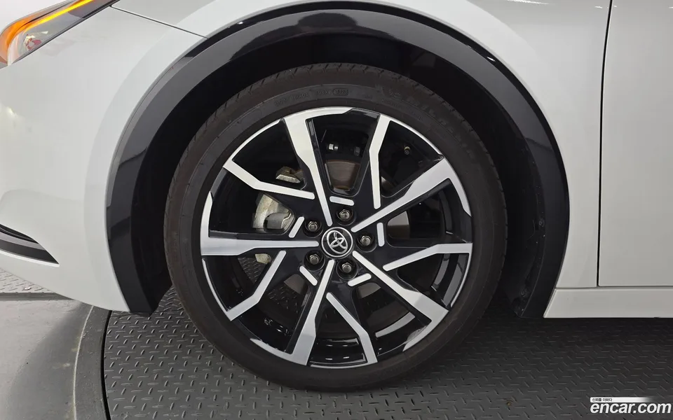 Toyota Prius 2.0 PHEV XSE 2024 — thumbnail 5