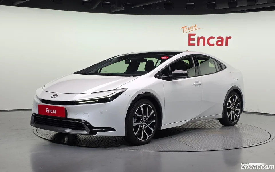 Toyota Prius 2.0 PHEV XSE 2024 — photo 1, buy with delivery to Moscow