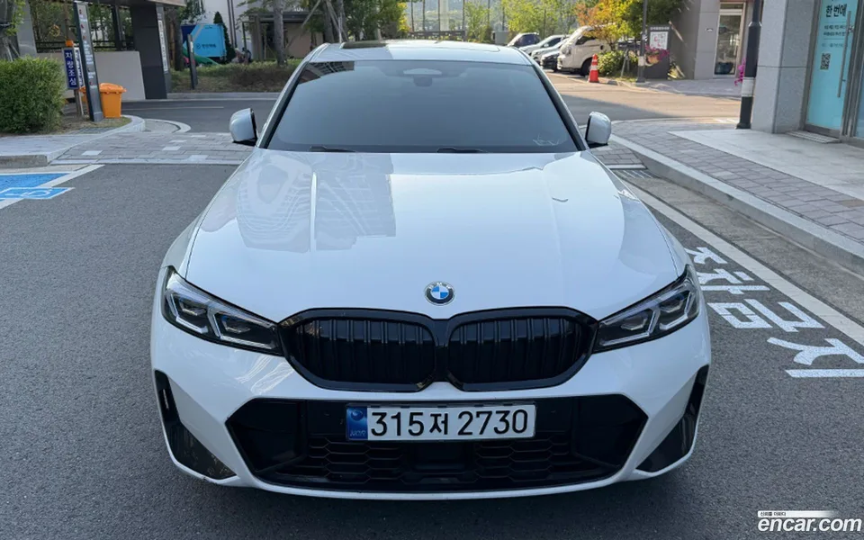 BMW 3 Series 320i M 2023 — photo 1, buy with delivery to Moscow