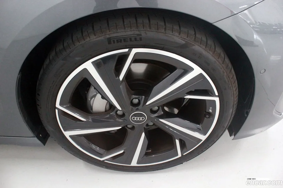 Audi A6 e- S Line 2025 — thumbnail 5