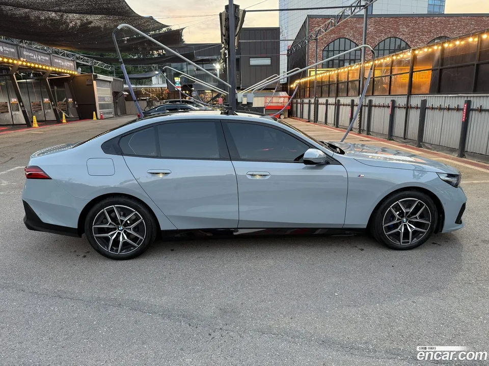BMW 5 Series 520i M 2025 — миниатюра 3