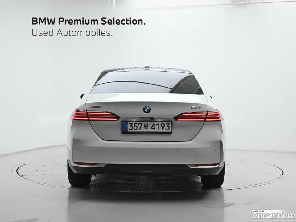 BMW 5 Series 530i xDrive 2025 — thumbnail 4