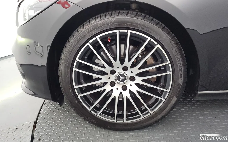 Mercedes-Benz C-Class C300 4MATIC 2024 — thumbnail 5