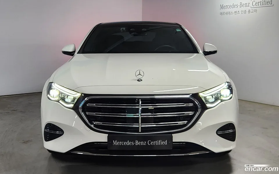 Mercedes-Benz E-Class E300 4MATIC 2024 — thumbnail 3