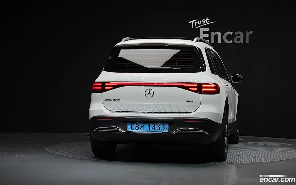 Mercedes-Benz EQB EQB300 4MATIC AMG 2024 — thumbnail 4