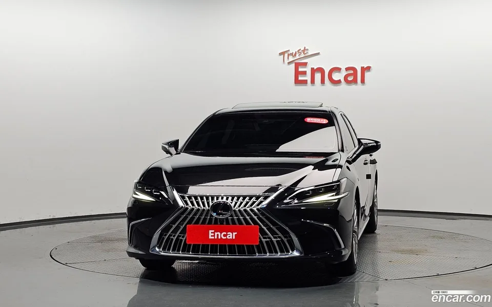 Lexus ES 300h 2025 — thumbnail 3