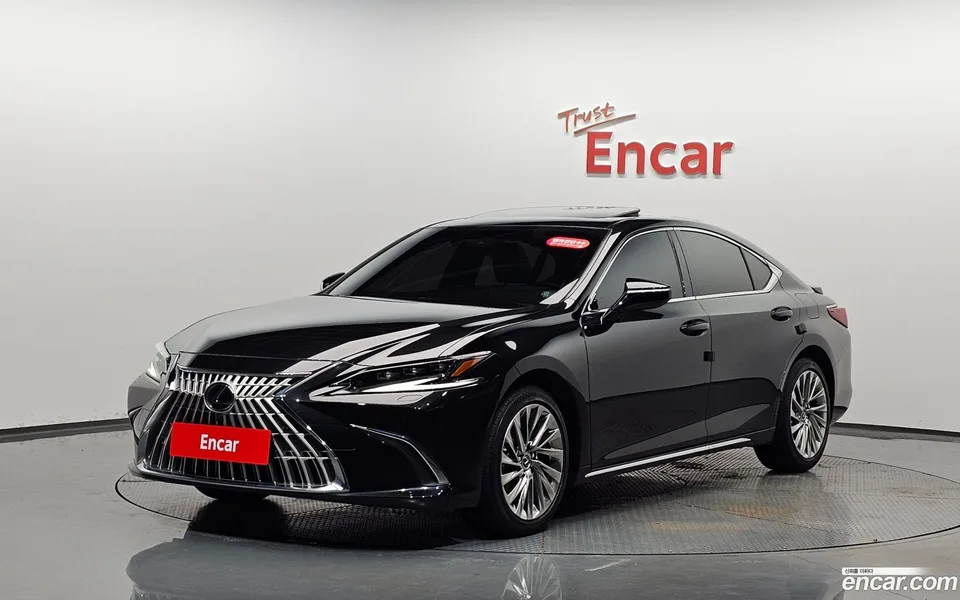 Lexus ES 300h 2025 — photo 1, buy with delivery to Moscow