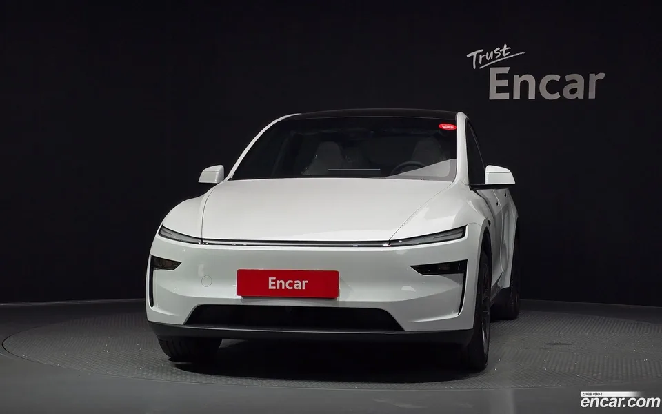 Tesla Model Y L AWD 2026 — thumbnail 3