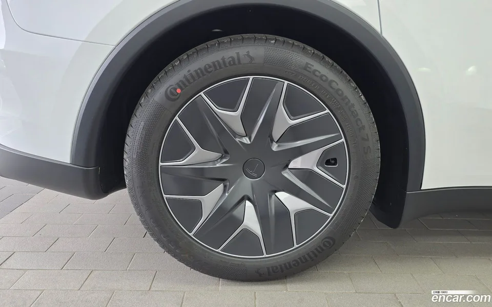 Tesla Model Y L AWD 2026 — thumbnail 5