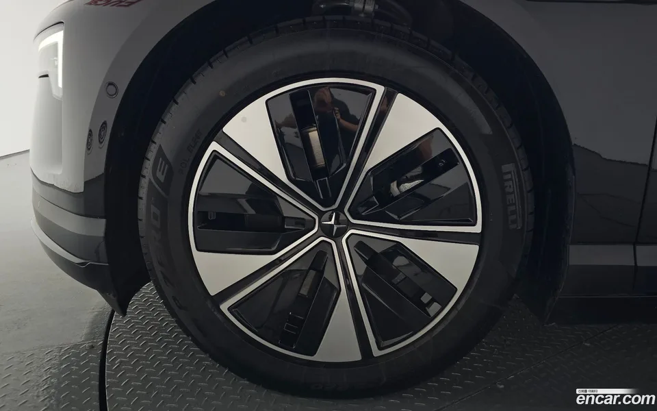 Polestar Polestar 4 2025 — thumbnail 2