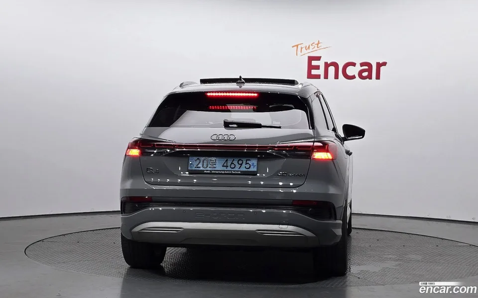 Audi Q4 e-tron 40 2023 — thumbnail 4