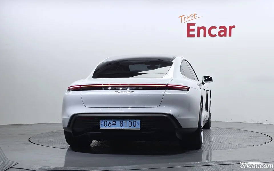 Porsche Taycan 2022 — миниатюра 4