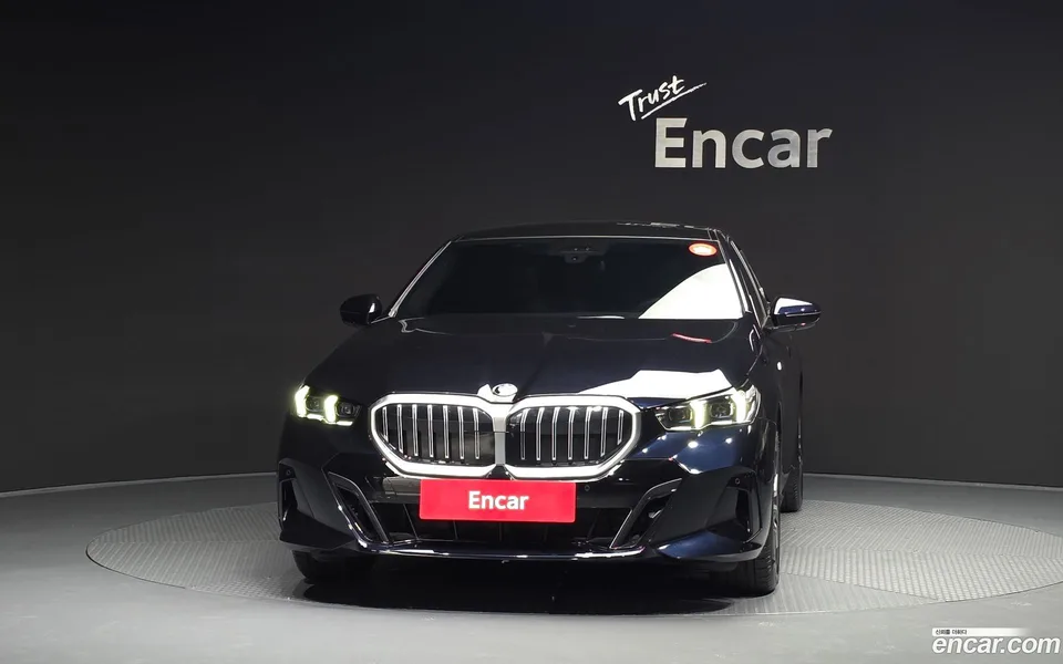 BMW 5 Series 520i M 2024 — thumbnail 3