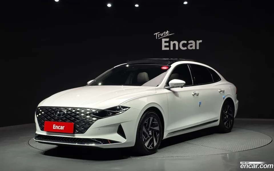 Hyundai Grandeur IG Hybrid 2022 — photo 1, buy with delivery to Moscow