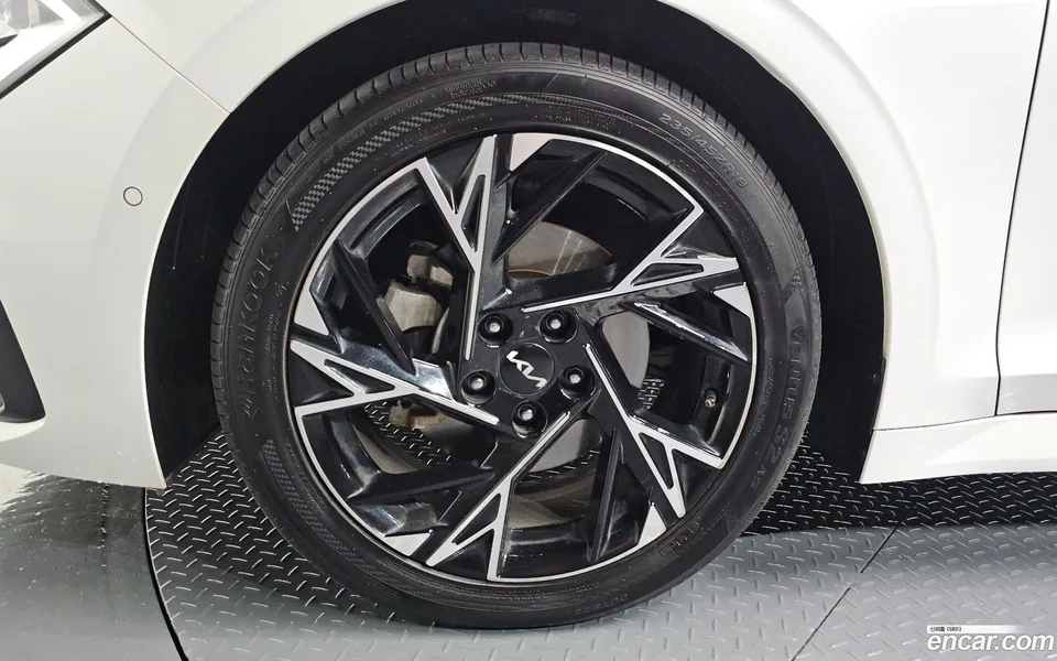 Kia K5 Hybrid 2024 — thumbnail 2