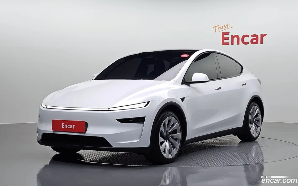 Tesla Model Y AWD 2025 — photo 1, buy with delivery to Moscow