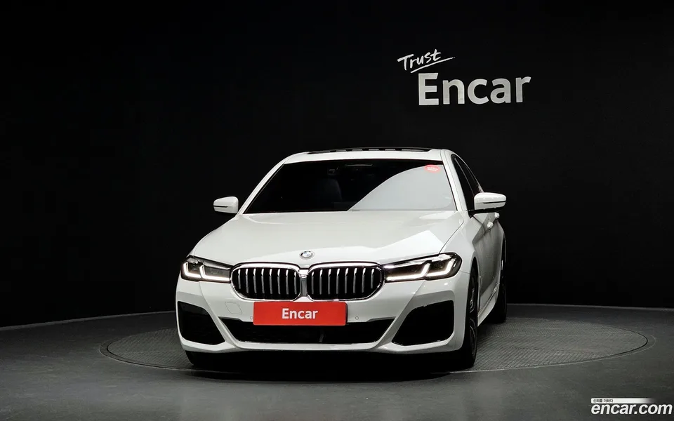 BMW 5 Series 520i M 2022 — thumbnail 3