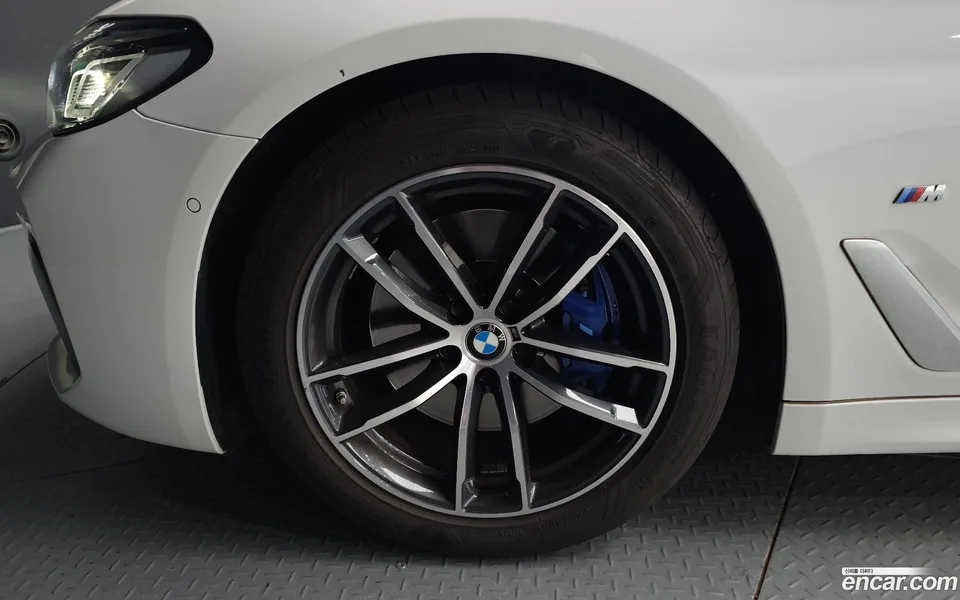 BMW 5 Series 520i M 2022 — thumbnail 5